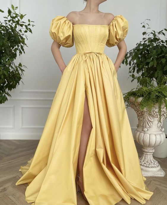 áo cưới màu vàng
