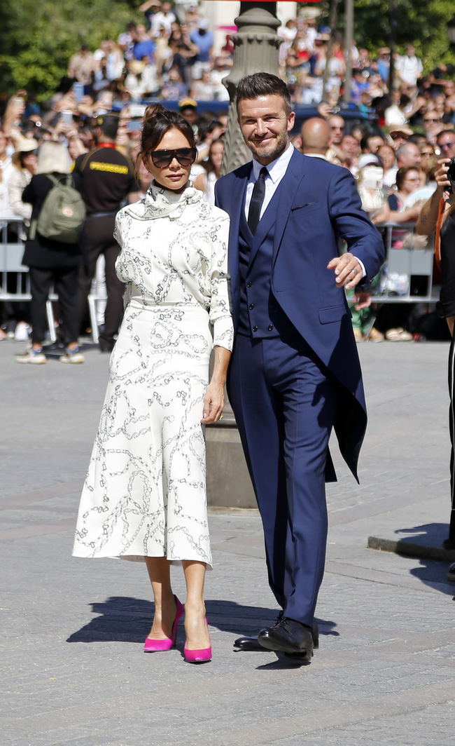 Mãn nhãn cực độ khi ngắm Victoria Beckham diện váy dài: Đỉnh cao từ vóc dáng cho đến thần thái - Ảnh 7.