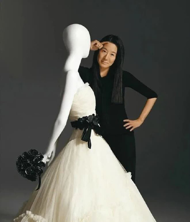 Váy cưới Vera Wang - Ảnh 12.