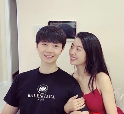 Thúy Vân không ngại chia sẻ những bức ảnh tình tứ cùng bạn trai. (Ảnh: Instagram NV)