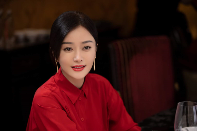 Tần Lam ngày càng xinh đẹp lộng lẫy với làn da không tì vết ở độ tuổi U50. (Ảnh: Sohu)