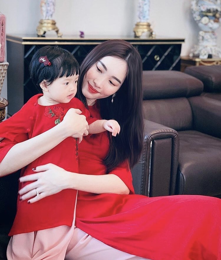 Cận cảnh nét đẹp của Đặng Thu Thảo bên con gái. (Ảnh: Instagram dangthuthao91)
