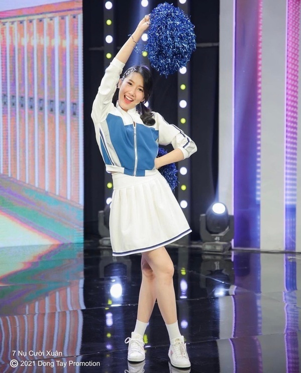 Outfit cực “teen của nàng diễn viên Gạo nếp gạo tẻ khiến netizen thích thú. (Ảnh: Instagram lehuynh.thuyngan)